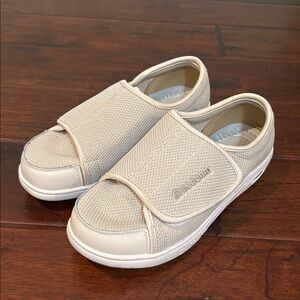 Gmedonm Women's Slip-On Comfort Sneakers in Beige